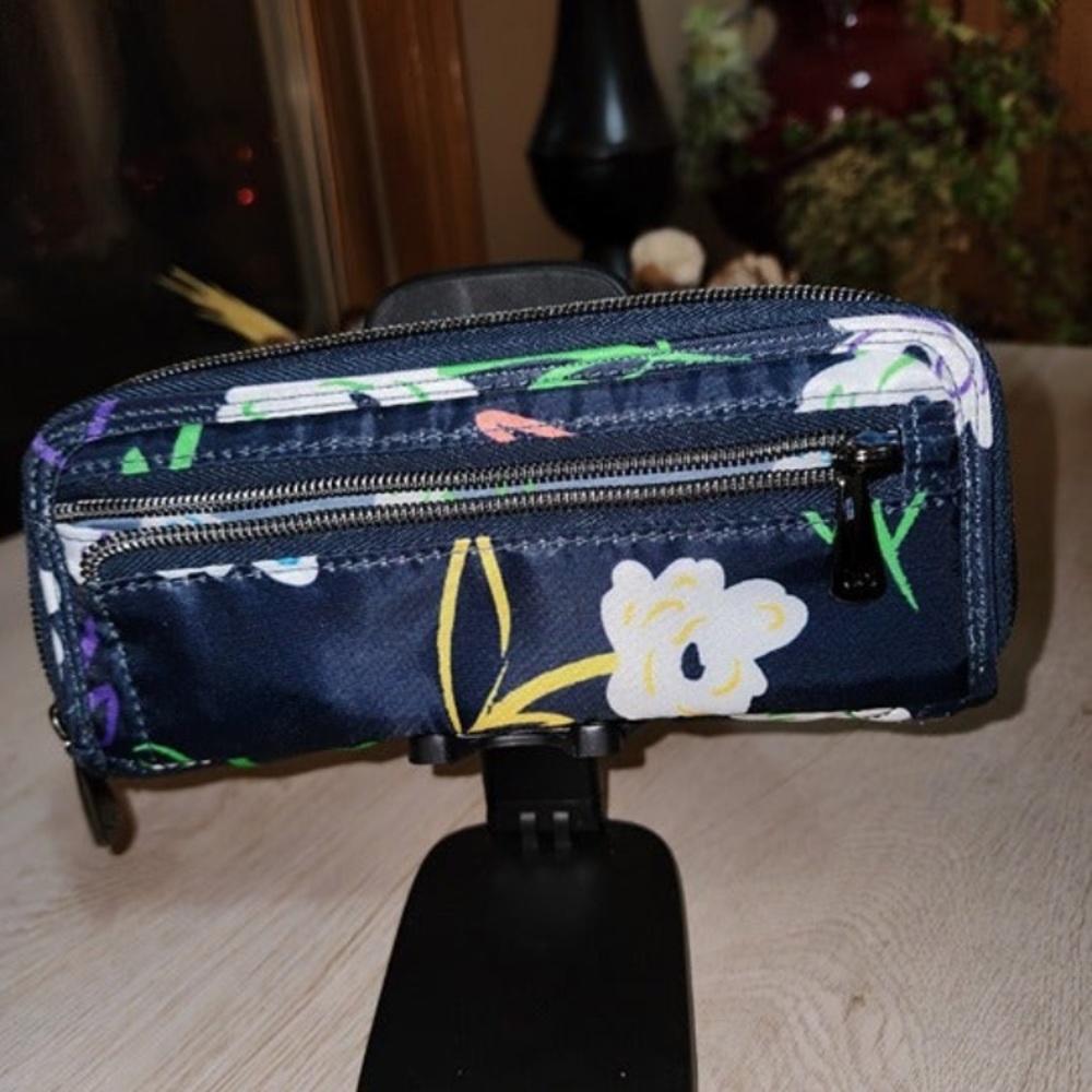 COPY - Lug wallet used a week very good condition